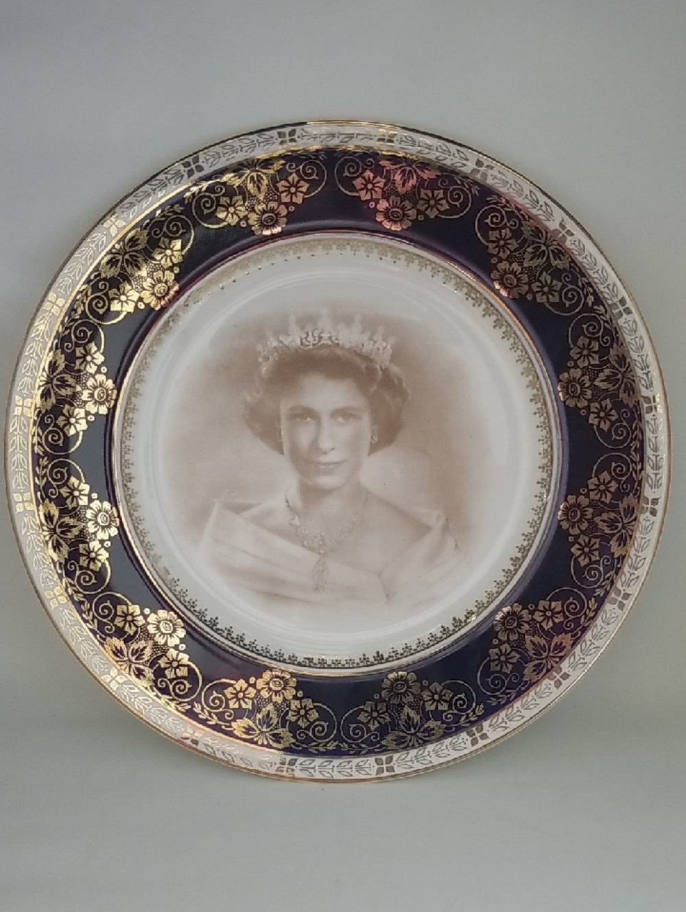 [CROWN DUCAL] Queen Elizabeth II Coronation Plate (England, 1953)
